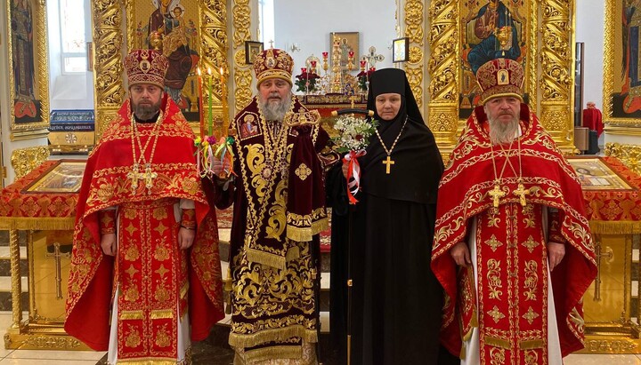 Митрополит Єфрем та ігуменя Емілія (Бондар). Фото: Криворізька єпархія