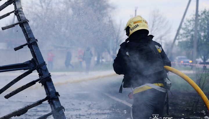 У результаті атаки на Дніпро 14 квітня 2026 року загинули 5 осіб. Фото: ДСНС