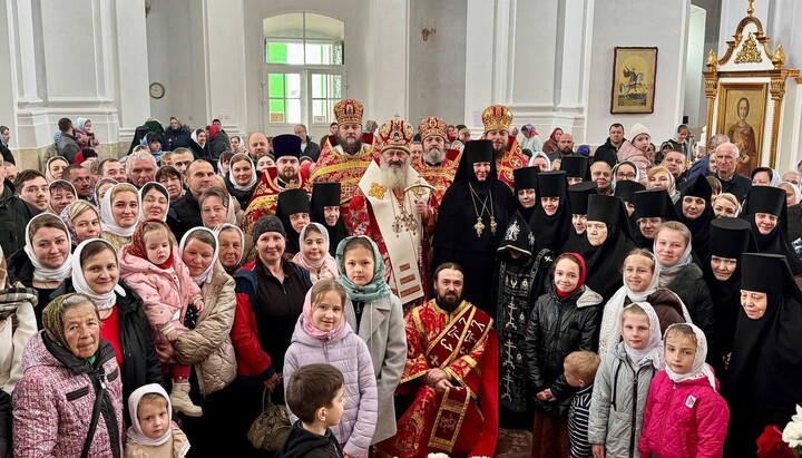Metropolitan Pavel with sisters and parishioners of the Brailiv Monastery in Rivne. Photo: the press service of the Vinnytsia Eparchy