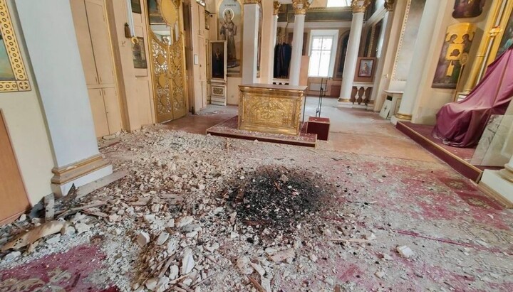 Руйнування у Свято-Духівському кафедральному соборі в Херсоні після обстрілу. Фото: Херсонська єпархія УПЦ