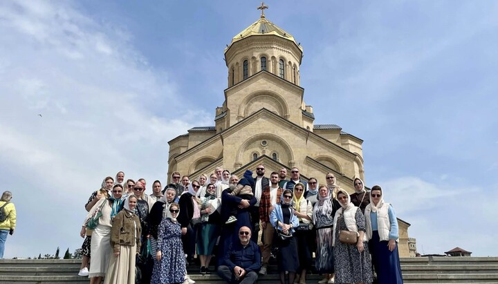 Паломники УПЦ у Троицкого собора в Тбилиси. Фото: митрополит Феодор в Facebook