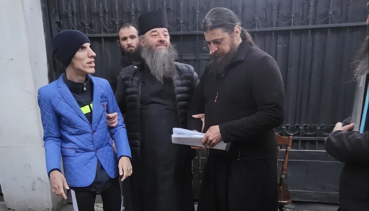 Митрополит Лонгин и освобожденный архимандрит Сергий. Фото: Банченский монастырь