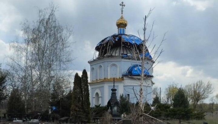 Последствия обстрела часовни Иверской иконы Божьей матери УПЦ в Мирнограде. Фото: Центр информации УПЦ в Facebook