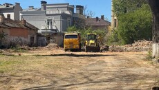 В Івано-Франківську на місці знесеного храму УПЦ влада розбиває сквер
