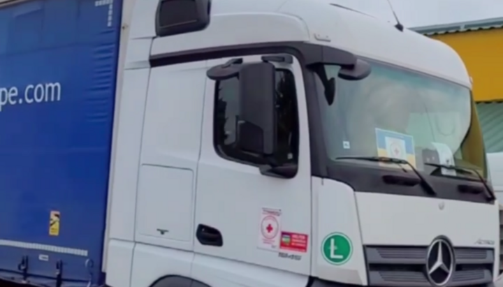 20 tons of humanitarian aid from Germany were brought to Khmelnytskyi. Photo: Screenshot of video from Khmelnytskyi Eparchy