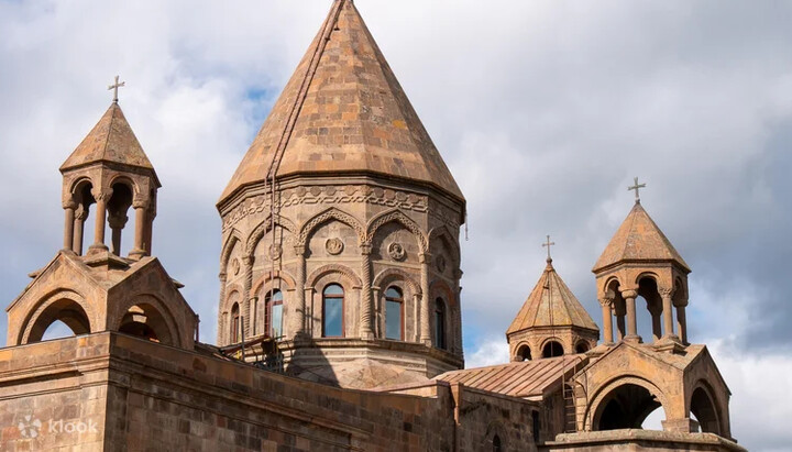 Ечміадзинський собор у Вагаршапаті, Вірменія. Фото: klook