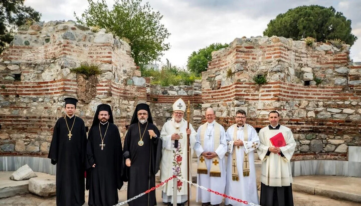 Константинопольський митрополит Варфоломій з ієрархами католицької та англіканської церков. Фото: vema