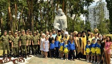 В УПЦ молилися за солдатських вдів біля єдиного в Україні пам'ятника Матері-вдові