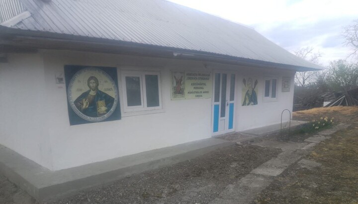 Громада в румунському селі Сагаса. Фото: Фейсбук «патріарха» Никодима