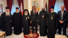 Patriarch Theophilos discusses inter-Orthodox relations with ROC delegation