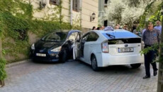 В Тбилиси автомобиль протаранил ворота Грузинской Патриархии