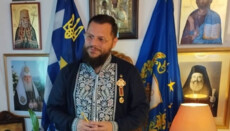 Грецький «ієрарх» УПЦ КП на Вознесіння похвалився одягненою вишиванкою