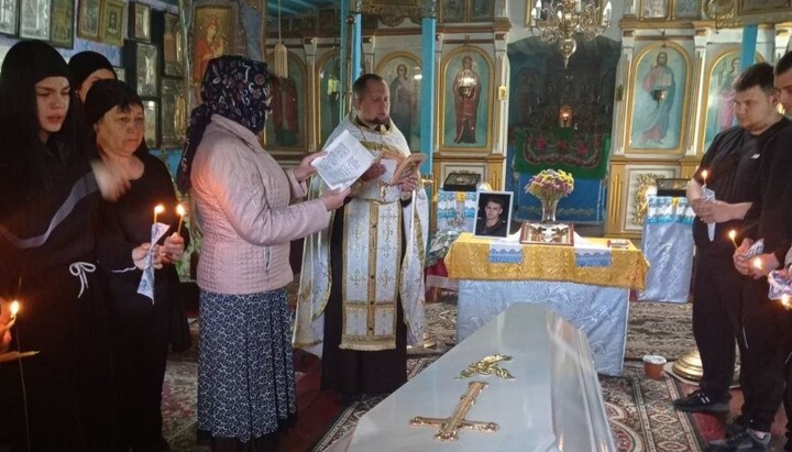 Funeral service at the Church of the Intercession in the village of Lychkove. Photo: Kamianske Eparchy
