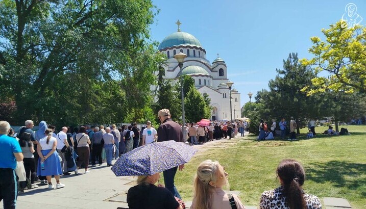 Останній кілометр багатокілометрової лінії перед храмом Святого Савви. Фото: СПЖ Сербія