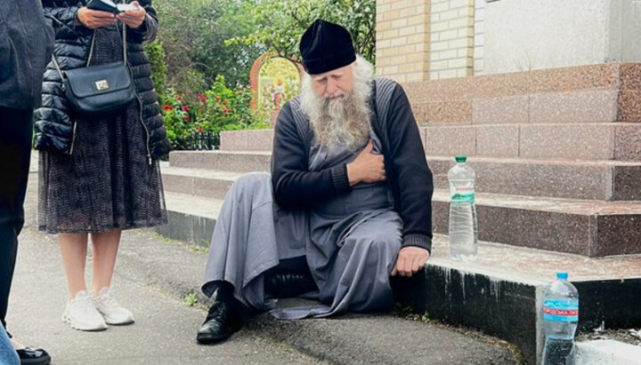Священник УПЦ, який постраждав під час захоплення собору в Кременчуці. Фото: «Суспільне. Полтава»