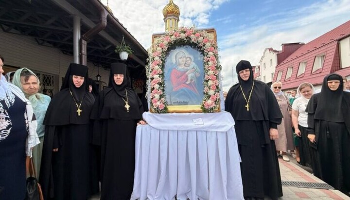 На Рівненщині відбудеться хресна хода з чудотворною іконою Божої Матері. Фото: Рівненська єпархія