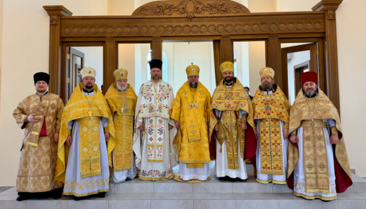 Archbishop Sylvester of Bilohorodka performed the rite of the lesser consecration of the church in Novoselky. Photo: KDAiS Press Service