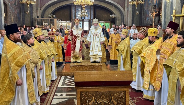 Подячний молебень у кафедральному соборі Чернівців у річницю його невдалого захоплення. Фото: СПЖ