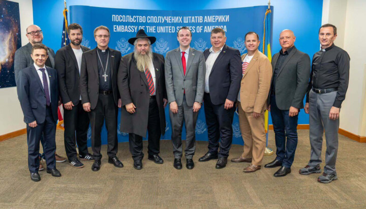 Головний рабин обговорив у посольстві США релігійну свободу в Україні. Фото: Фейсбук Моше Асмана