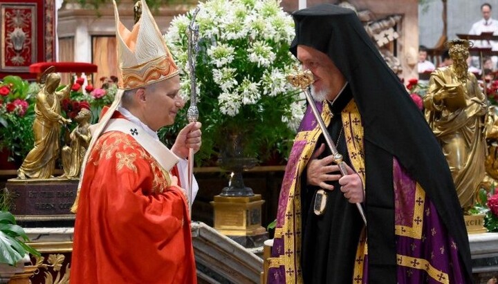 Митрополит Еммануїл Халкидонський і папа Лев XIV. Фото: Orthodoxia News Agency