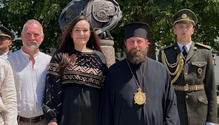 Лотиш із міністром культури Бережною та керівником заповідника Остапенком. Фото: Мінкульт у Facebook
