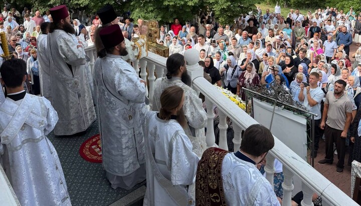 Літургія в Іоанно-Богословському монастирі села Хрещатик. Фото: Фейсбук вірян УПЦ