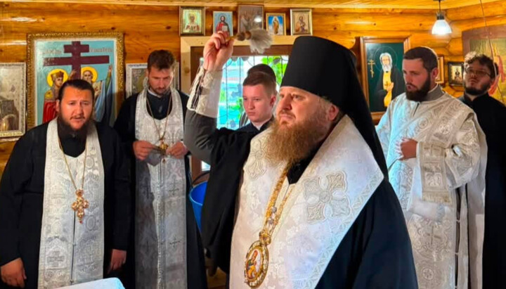 Єпископ Раховський Марк звершив чин освячення каплиці. Фото: Facebook Хустської єпархії