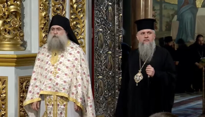 Ігумен Нового Есфігмену Варфоломей та Епіфаній Думенко. Фото: скриншот трансляції ПЦУ