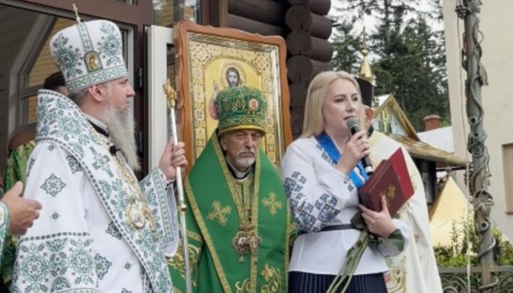 Думенко вручає орден голові Івано-Франківської ОВА. Фото: ПЦУ