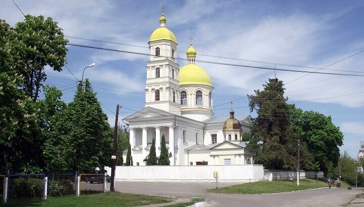 У Білій Церкві місцева влада намагається відібрати в УПЦ будівлю монастиря