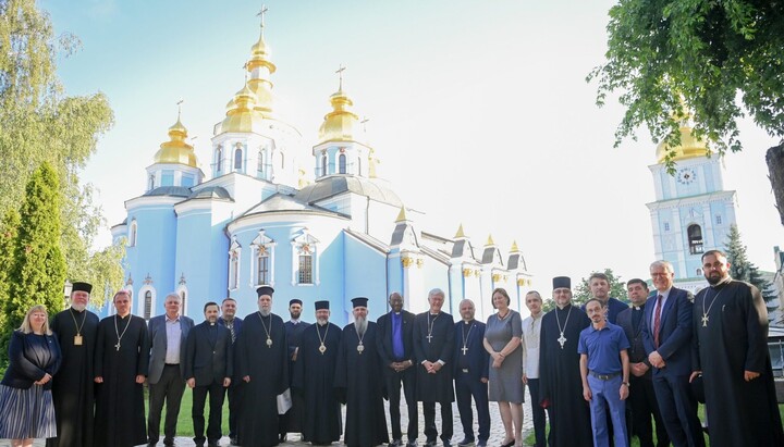 Члены ВСЦиРО и делегация Всемирного совета церквей в Киеве. Фото: vrciro.org.ua