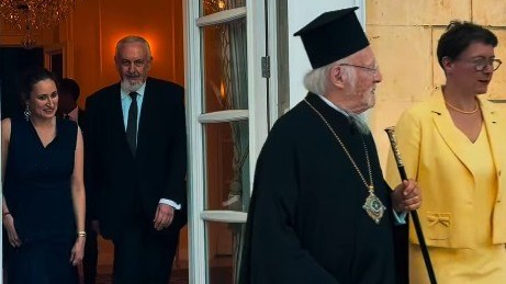 Патріарх Варфоломій та митрополит Еммануїл на святі в консульстві Франції. Фото: Fos fanariou