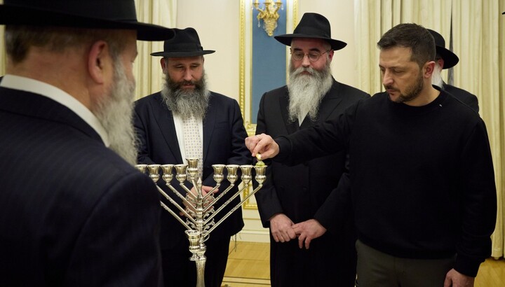 Photo: Zelensky takes part in a Jewish ceremony with rabbis at the Presidential Office. Source: Presidential Office