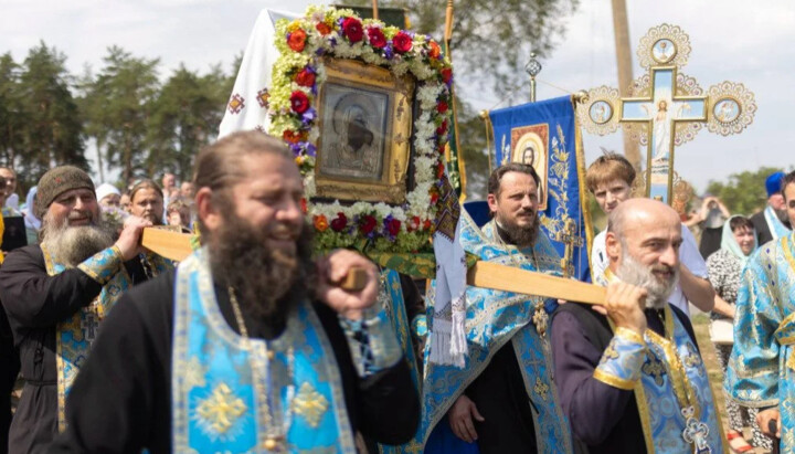 A traditional procession was held in the UOC Izium Eparchy. Photo: Izium Eparchy