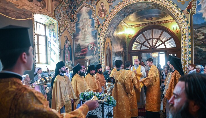 Думенко в храмі над Дальніми печерами Лаври. Фото: ПЦУ