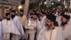 У Халкіді тисячі віруючих пройшли хресною ходою на честь святої Параскеви