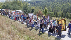 У Демидівці влада заборонила хресну ходу УПЦ