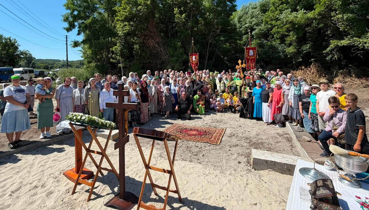 Митрополит Боголєп освятив місце під будівництво нового храму. Фото: Центр інформації УПЦ