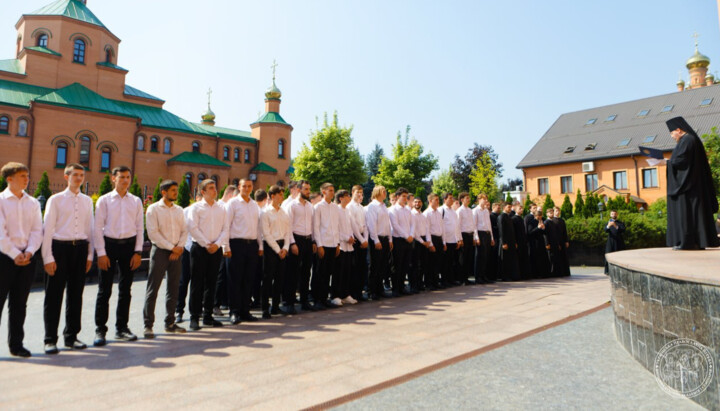 Новые студенты Киевских духовных школ. Фото: КДАиС