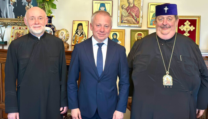 Генконсул України Роман Шепеляк з архієпископом Люблинським Авелем. Фото: Генконсульство України у Любліні