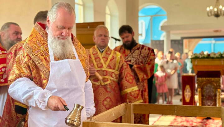 Consecration of the altar at the monastery in the village of Rakoshyno. Photo: Mukachevo Eparchy