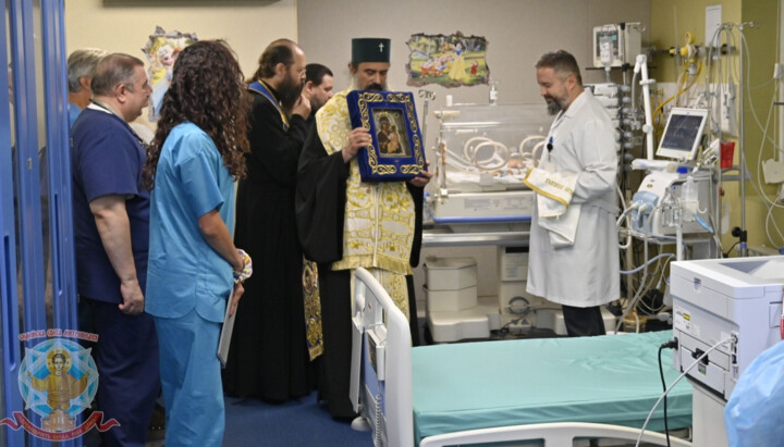 Patriarch Daniel with the miraculous Hawaiian Icon of the Mother of God at a hospital in Sofia. Photo: Sofia Metropolis