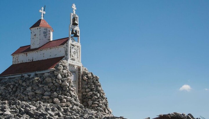 Православний храм Сербської Церкви на вершині гори Румія. Фото: Shutterstock