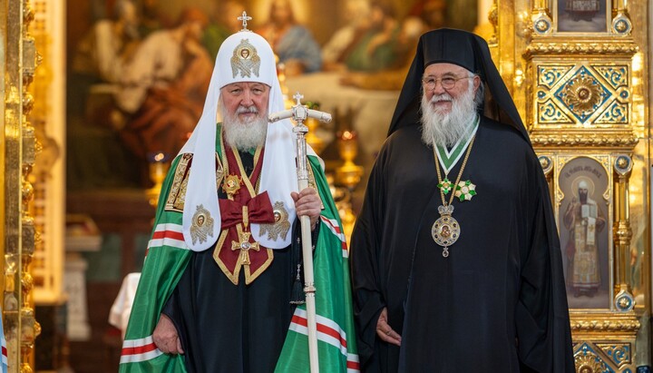 Патріарх Кирил вручив грецькому ієрарху орден. Фото: patriarchia.ru