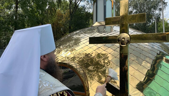 Освячення купола і хреста для храму УПЦ у Кам'янському, що будується. Фото: Кам'янська єпархія