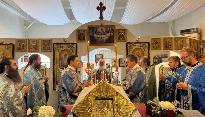 Єпископ Боярський Веніамін звершує літургію. Фото: Вікаріатство у Facebook