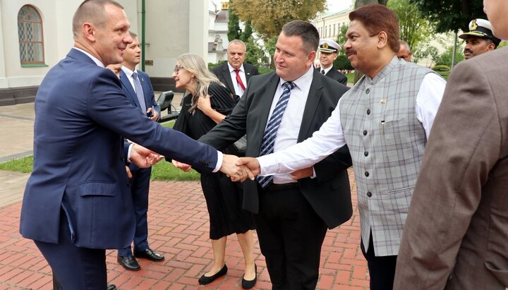 Newly appointed ambassadors of Bulgaria, Estonia, India and Germany visited the St Sophia of Kyiv National Reserve. Photo: reserve press service