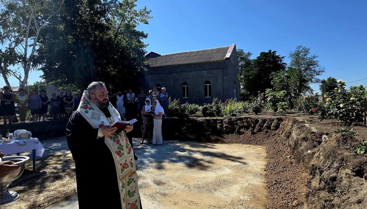 Ακολουθία θεμελίωσης ναού στο χωριό Βοζσιάτσκε. Φωτογραφία: Ιερά Επισκοπή Βοζνεσένσκ