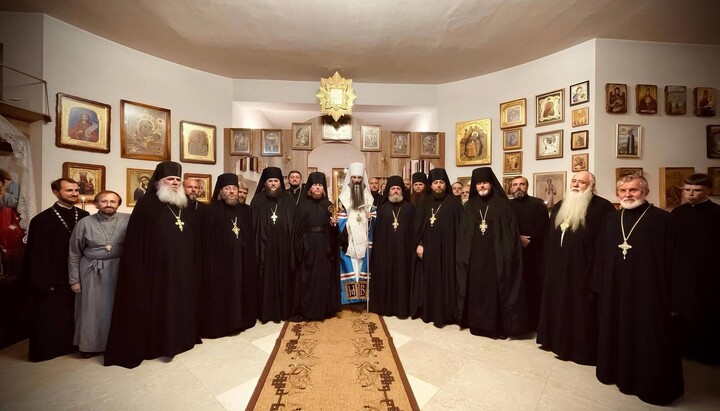 Митрополит Варсонофій, духовенство та братія Іллінського чоловічого монастиря після першого чернечого пострига в обителі. Фото: прес-служба Вінницької єпархії