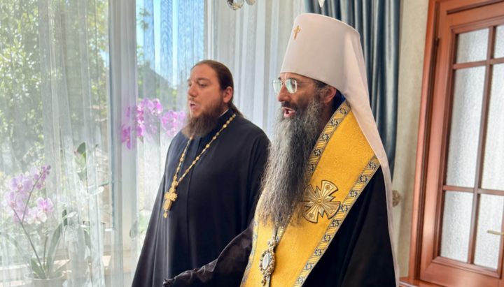Митрополит Варсонофій відслужив панахиду за вбитим ченцем Варсонофієм. Фото: Вінницька єпархія